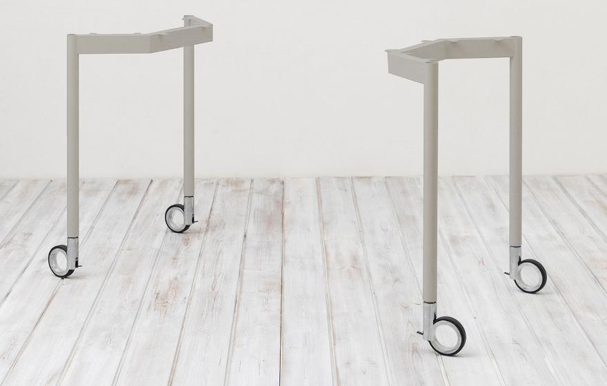 オフィス　スタイリッシュ　テーブル脚