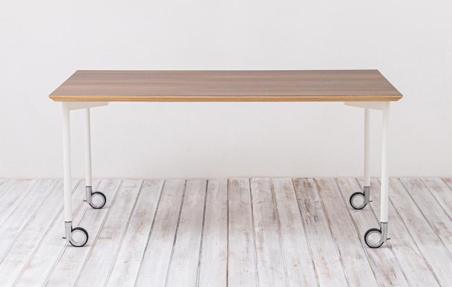 オフィス　スタイリッシュ　テーブル脚