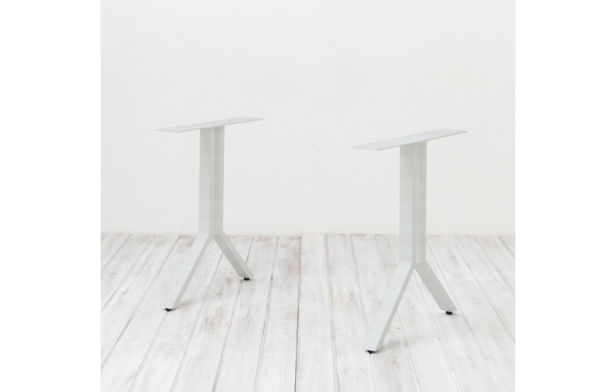 オフィス　スタイリッシュ　テーブル脚